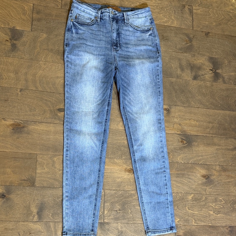 Judy Blue Light Wash Skinny Jeans
